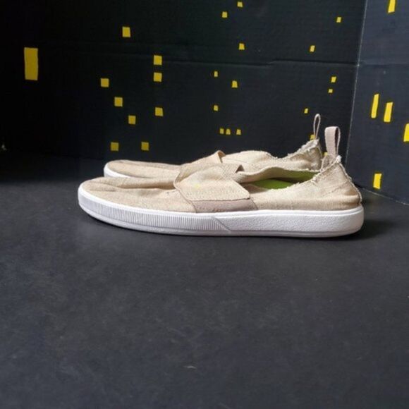 Puma Tan Canvas style slip ons - Picture 2 of 9